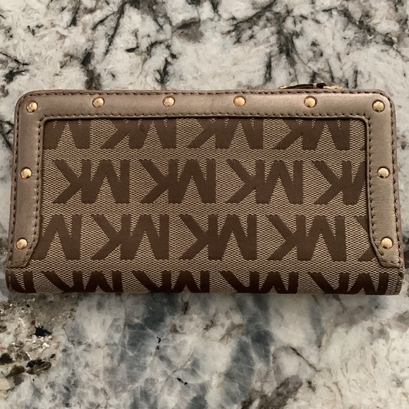 Michael Kors Large Wallet. Good Condition. - Picture 2 of 7